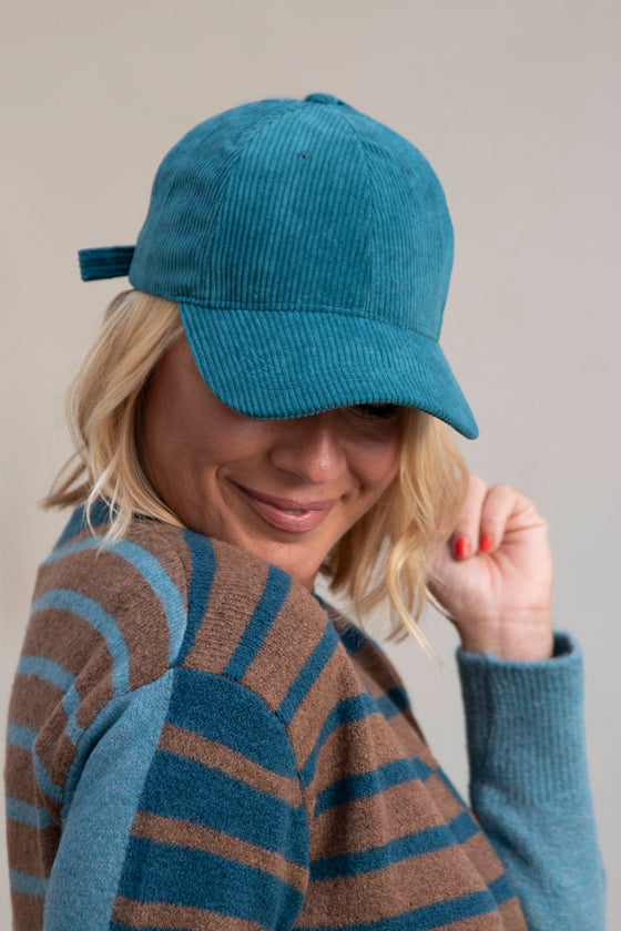 Kapa z rebrastim vzorcem