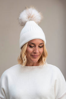  Pletena Kapa s cofom iz mešanice kašmirja