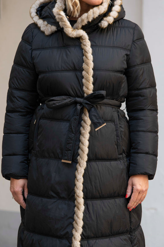 Dolga Bunda s krznenim robom v več barvah